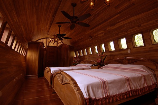 Airplane hotel in Costa Rica