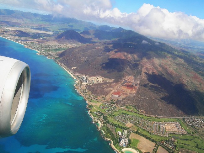 Impressive airplane window seat pictures of Hawaii that will blow your