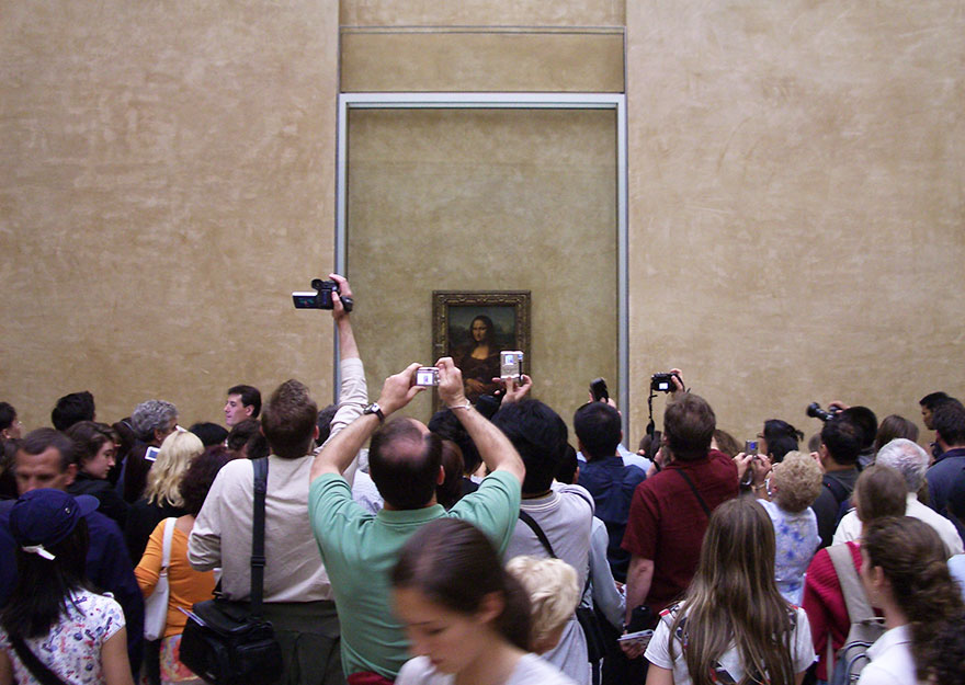 This is what admiring Mona Lisa in Louvre Museum looks like during high and low season.