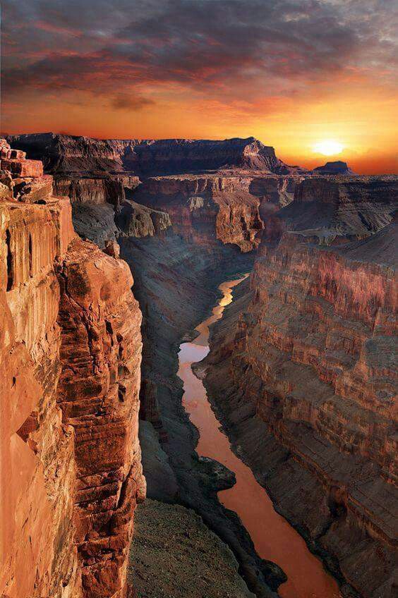 Grand Canyon must be on your bucket list because it has one of the ten best views in the world.
